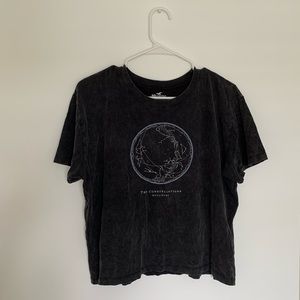 Hollister Graphic Tee